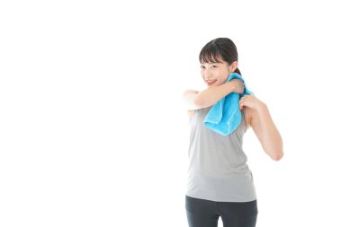 Terleyen genç kadın.