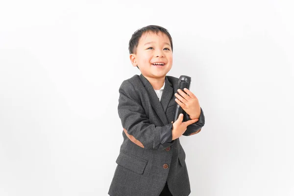 Chłopiec Biznesmen Mówi Przez Mikrofon — Zdjęcie stockowe