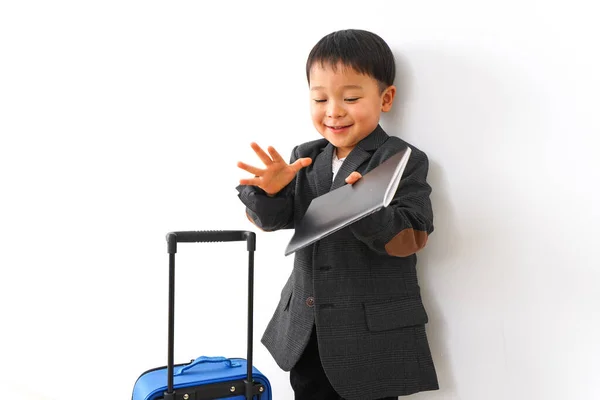 Mały Biznesmen Jedzie Podróż Służbową — Zdjęcie stockowe