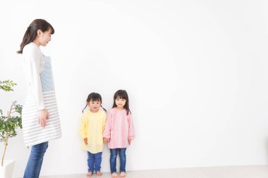 Anaokulundaki çocuklar ve öğretmenler