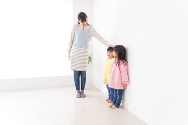 Anaokulundaki çocuklar ve öğretmenler