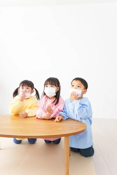 Kinderen Met Een Masker Klas — Stockfoto