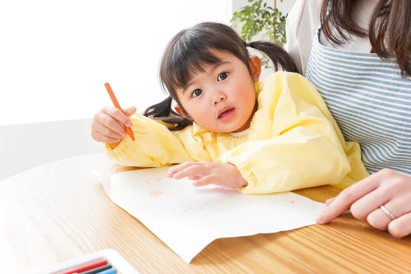 Pretty Girl Her Mother Drawing — Stock Photo, Image