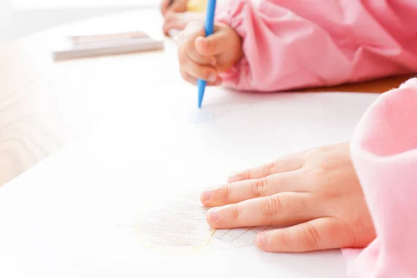 Bambini Insegnante Che Dipingono All Asilo — Foto Stock
