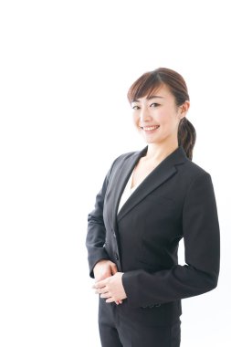 Gülümseyen genç iş kadını