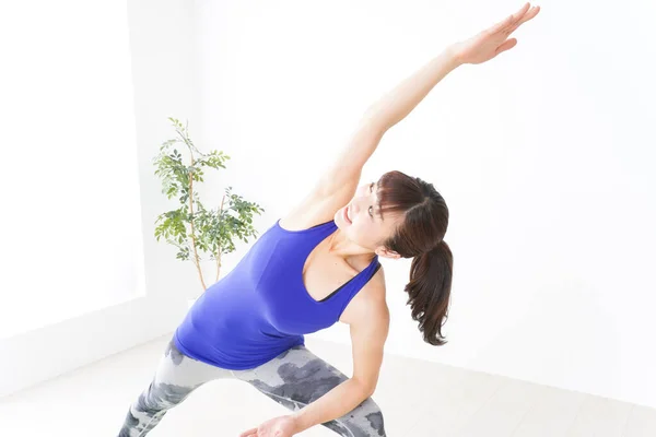 Young Woman Doing Yoga Exercise — Stock Photo, Image