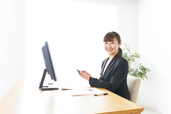 Geschäftsfrau Mit Lächeln Büro — Stockfoto