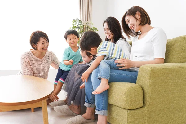 Children Mothers Playing Home — Stock Photo, Image