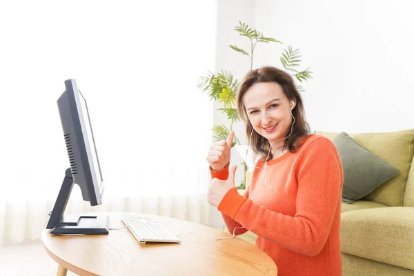 Online English Lecture Teacher Front Computer — Stock Photo, Image