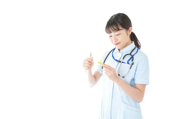 Enfermera Joven Usando Equipo Médico — Foto de Stock