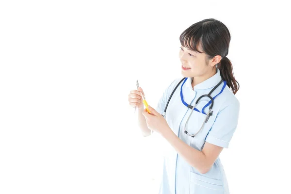 Enfermera Joven Usando Equipo Médico — Foto de Stock