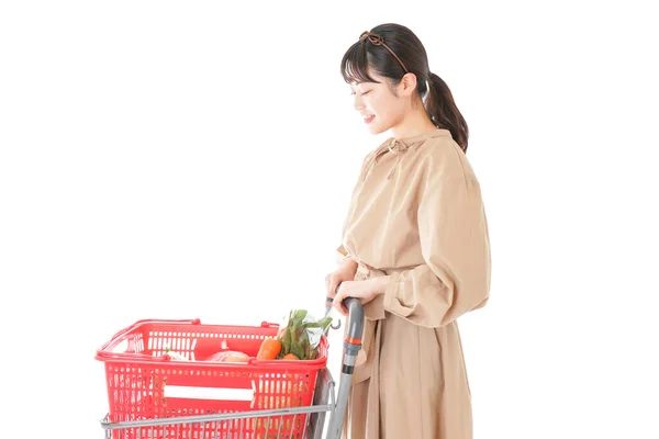 Mujer Joven Comprando Comestibles Supermercado —  Fotos de Stock