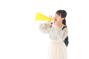 Genç kadın spor oyunu tezahüratı yapıyor.