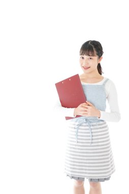 Genç kafe çalışanları koltuğa oturacak.