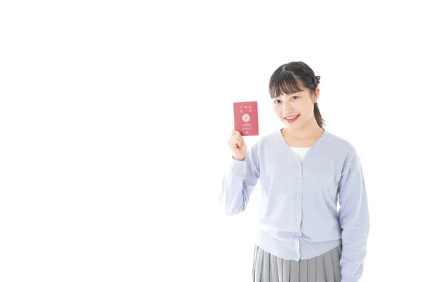 Jovem Mulher Tendo Seu Passaporte Com Sorriso — Fotografia de Stock