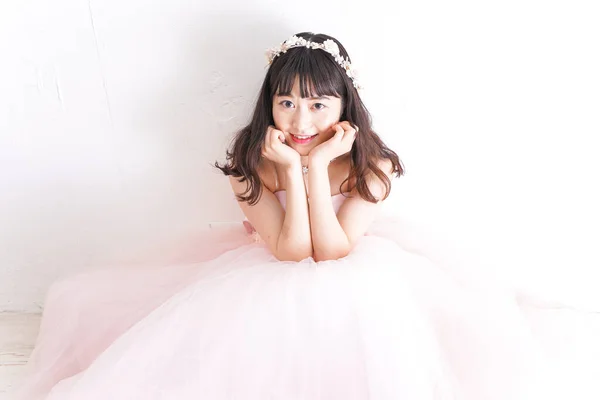 Portrait Smiling Young Woman Wearing Wedding Dress — Stock Photo, Image