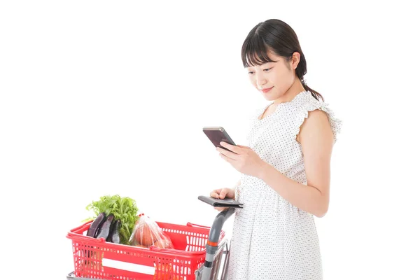 Young Woman Searching Origin Foods Supermarket — Stock Photo, Image