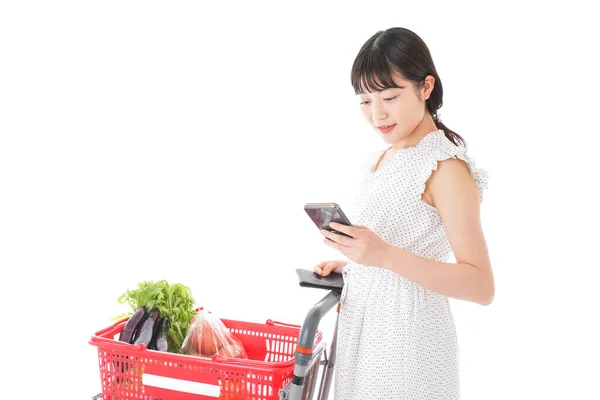 Young Woman Searching Origin Foods Supermarket — Stock Photo, Image