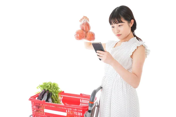 Young Woman Searching Origin Foods Supermarket — Stock Photo, Image