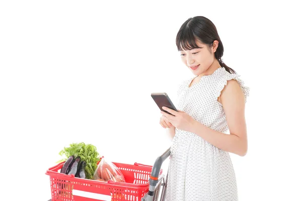 Young Woman Searching Origin Foods Supermarket — Stock Photo, Image