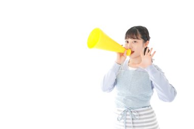 MegaFon 'la tezahürat yapan genç bir kadın.