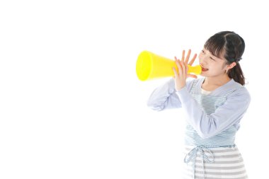 MegaFon 'la tezahürat yapan genç bir kadın.