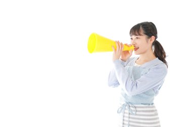 MegaFon 'la tezahürat yapan genç bir kadın.