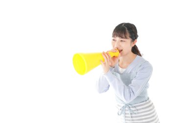 MegaFon 'la tezahürat yapan genç bir kadın.