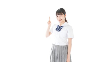 Gülümseme rehberi olan genç öğrenci