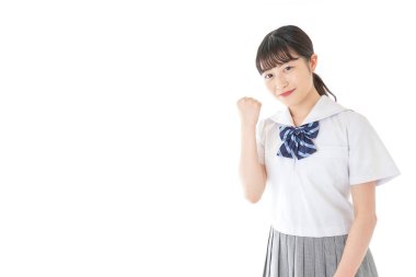 Gülümseyen genç öğrenci cesaretini gösteriyor.