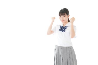 Gülümseyen genç öğrenci cesaretini gösteriyor.