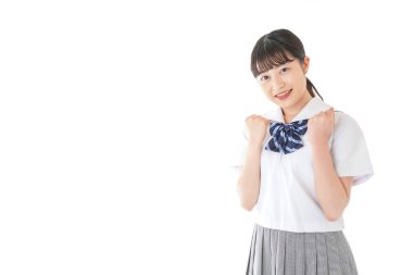 Gülümseyen genç öğrenci cesaretini gösteriyor.