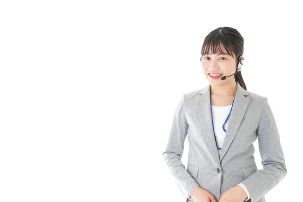 Çağrı Merkezinde Çalışan Gülümseyen Genç Asyalı Kadın — Stok fotoğraf