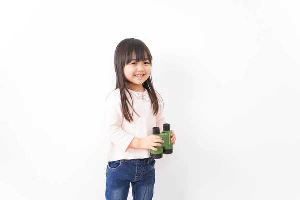 Small Child Using Binoculars — Stock Photo, Image