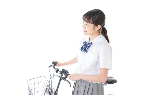 自転車の制服を着た女の子自転車で通学する学生 — ストック写真