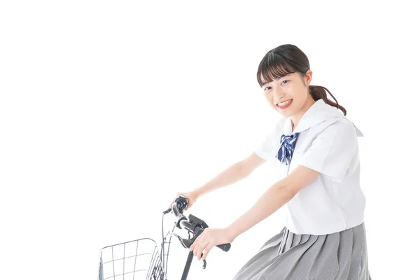 自転車の制服を着た女の子自転車で通学する学生 — ストック写真