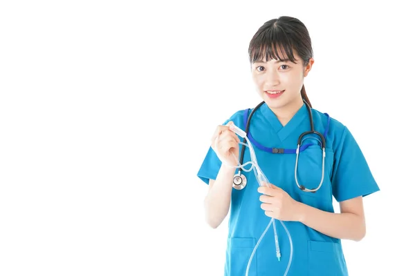 Enfermera Joven Usando Goteo —  Fotos de Stock