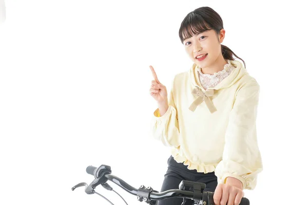Молодая Азиатка Катающаяся Велосипеде — стоковое фото