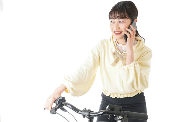 Jovem Mulher Bicicleta Usando Smartphone — Fotografia de Stock