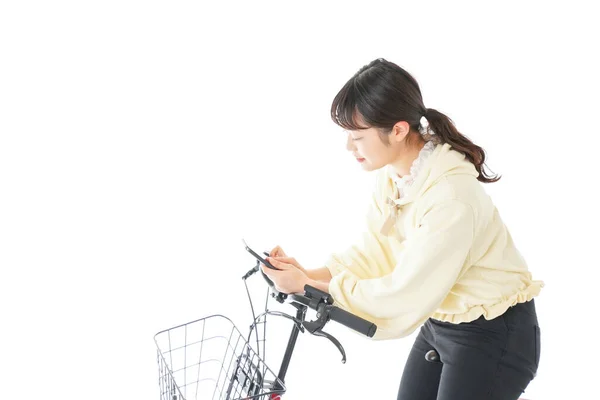 Jonge Vrouw Fiets Met Smartphone — Stockfoto