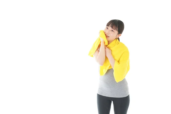 Młoda Kobieta Żółtym Ręcznikiem Białym — Zdjęcie stockowe