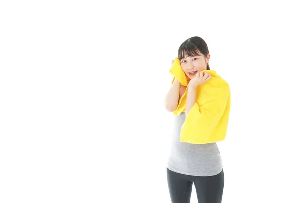 Junge Frau Mit Gelbem Handtuch Isoliert Auf Weißem Grund — Stockfoto