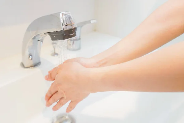 Young Woman Washing Her Hands — Stock Photo, Image