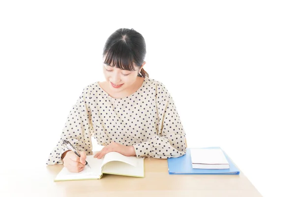 Νεαρή Γυναίκα Σπουδάζει Στο Γραφείο — Φωτογραφία Αρχείου