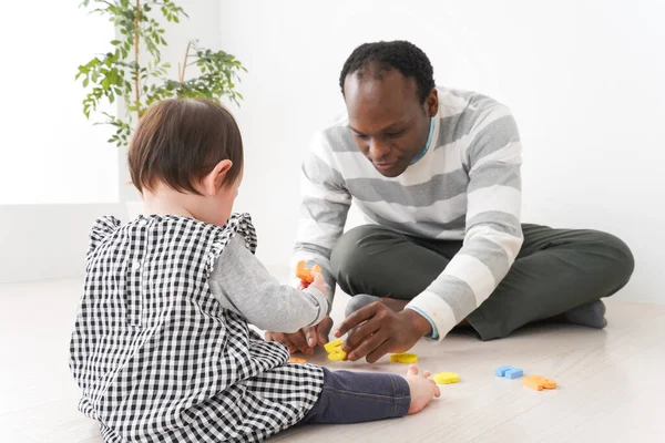 Baby Studerar Engelska Med Infödda Talare — Stockfoto