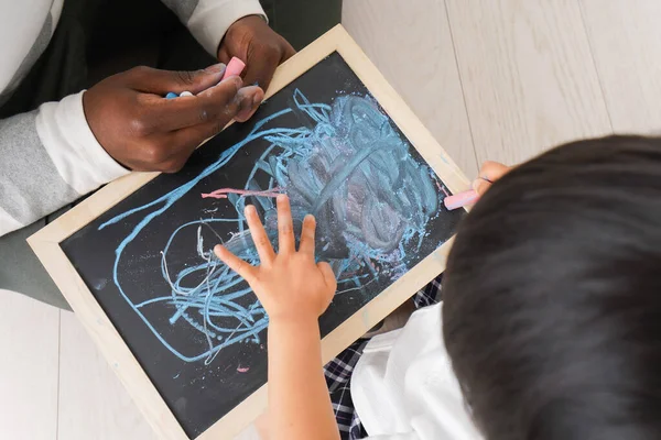 Barn Studerar International School Barn Studerar International School Med Infödd — Stockfoto