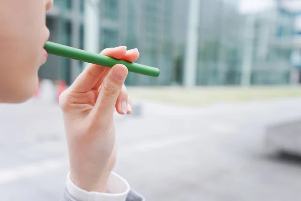 Young Business Woman Smoking Electronic Cigarette — Stock Photo, Image