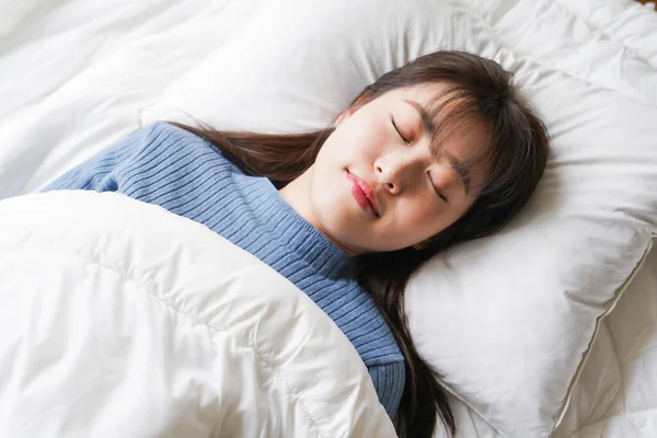 Young Asian Woman Bed — Stock Photo, Image