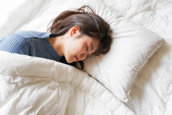 Young Asian Woman Bed — Stock Photo, Image