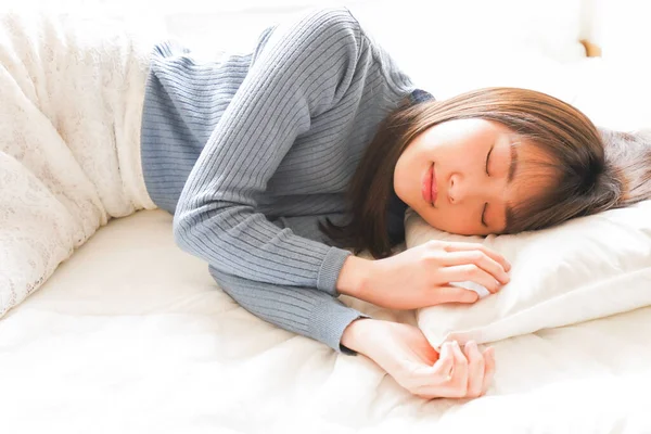 Young Asian Woman Bed — Stock Photo, Image